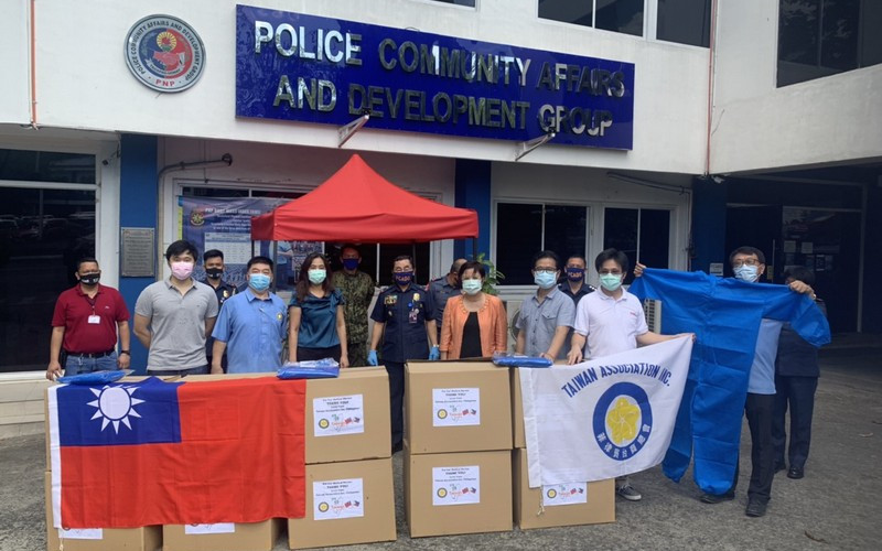 黃雅惠總會長率隊捐防護衣及口罩給菲律賓國家警察及醫院